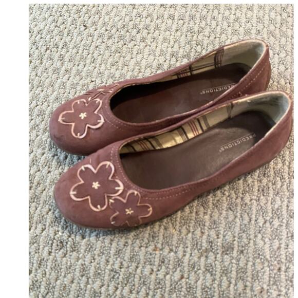 Predictions Size 8 Plum with Cream Flowers Flats - Picture 2 of 7